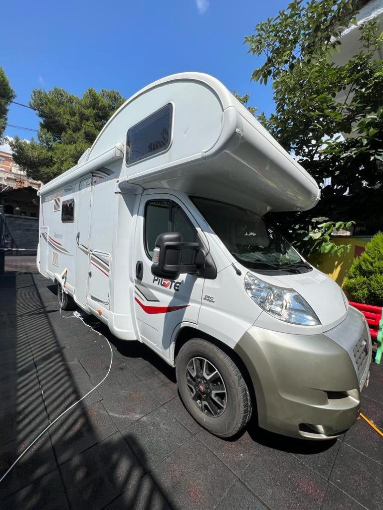 Camper Rent Motorhome Albanian ติรานา ภายนอก รูปภาพ