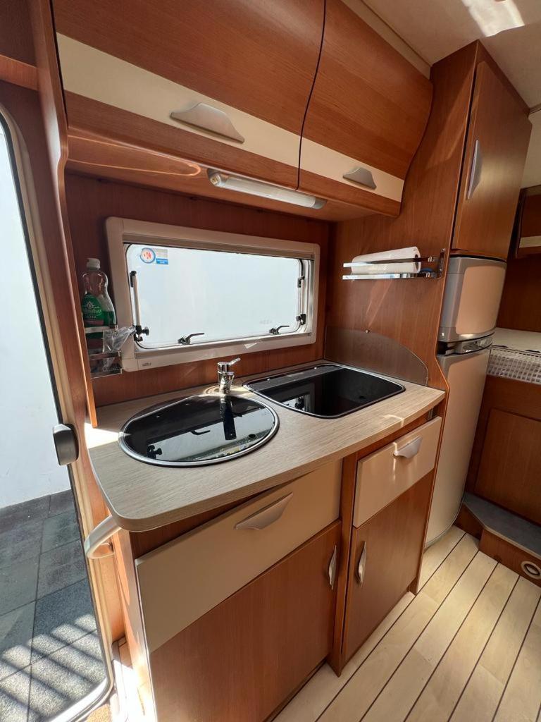 Camper Rent Motorhome Albanian ติรานา ภายนอก รูปภาพ