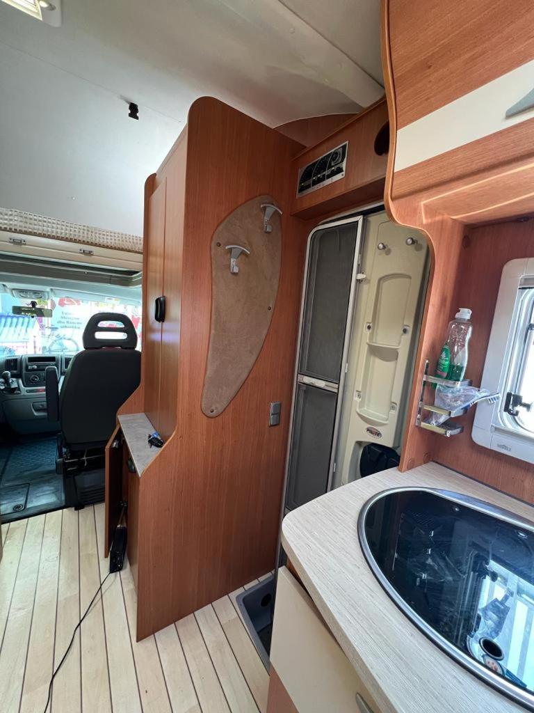 Camper Rent Motorhome Albanian ติรานา ภายนอก รูปภาพ