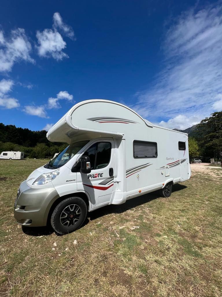 Camper Rent Motorhome Albanian ติรานา ภายนอก รูปภาพ